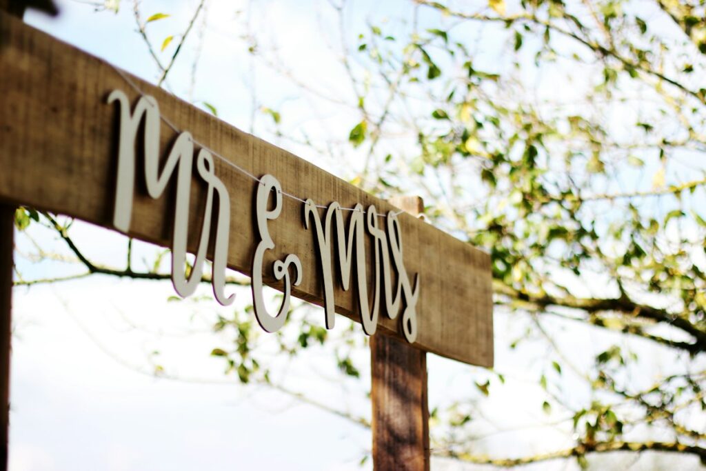 Last Minute Wedding Changes: How to Update Guests Fast